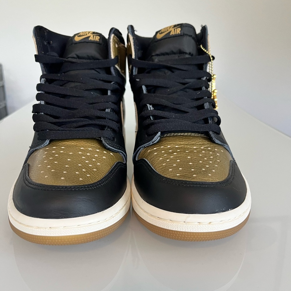 Air Jordan Retro 1 - Picture 6 of 9